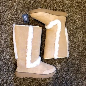 NWT UGG W Sundance Waterproof w/ San